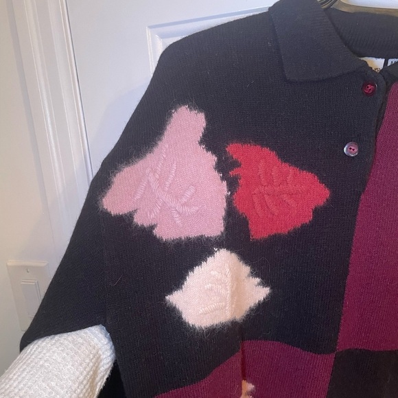 Vintage Red and Black Crew Neck Sweater with Unique Design - Picture 3 of 8